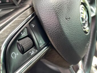 Škoda Octavia 2,0 TDI 135 kW  SCOUT 4x4 DSG (2015) - 19