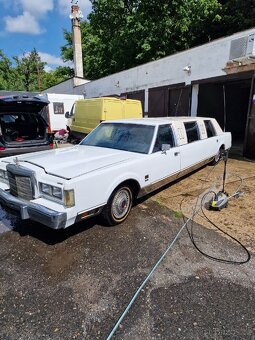 Lincoln town car - 19