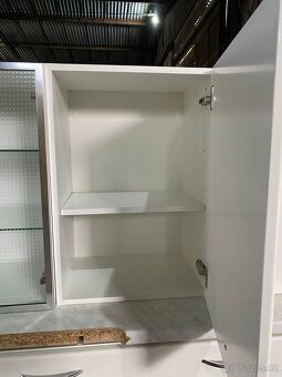 Moderní kuchyňská linka se spotřebiči - 19