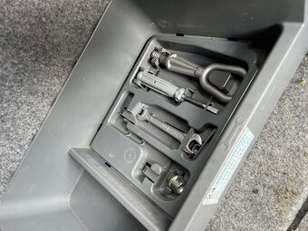 Komplet na náhradní díly-BMW E90 320D - 19