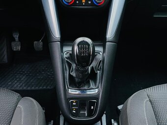 OPEL ZAFIRA TOURER 1.6CDT ROK2018 LED KAMERA VÝHŘEV SERVISKA - 19