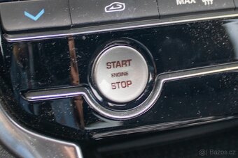 Jaguar XE 2.0 I4P R-Sport AT - 19