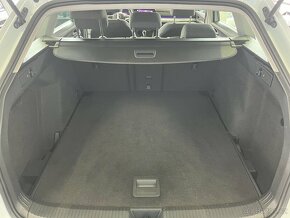 Volkswagen Golf 8 1.0 TSI 81 kW,1.MAJITEL,ČR,SERVISKA - 19