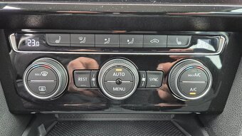 Volkswagen Passat 1.5 TSi 110kw DSG LED ZÁRUKA - 19