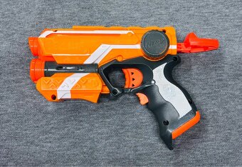 Rozprodej sbírky - plastové pistole - kuš - Hasbro Nerf - 19
