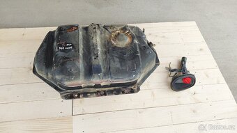 Nissan Patrol Y61 -  Nádrž paliva Wagoon - 19