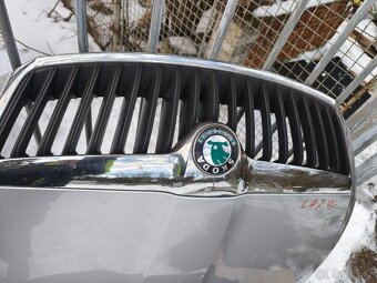 Skoda Octavia 2 facelift - předni kapota - 19