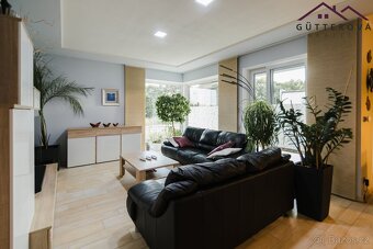 Elegantní rodinný dům s garáží a pozemkem 1.261 m2 v Městě T - 19