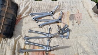 Prodám nahradní díly na Suzuki GSX-R 750 K7 - 19