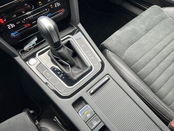 VW Passat Variant 2.0 TDi 147kw Eleg. Matrix tažné kamera - 19