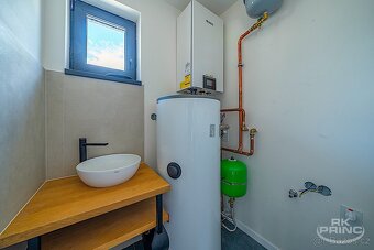 Prodej rodinný dům 4+kk, na pozemku 248 m2, Chrášťany, Český - 19