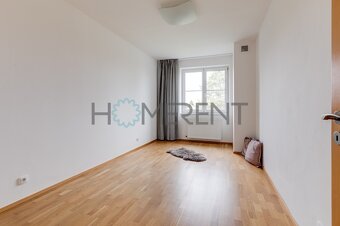 Pronájem rodinného domu 4+1, 140m² terasa, garáž, sklep - Pr - 19