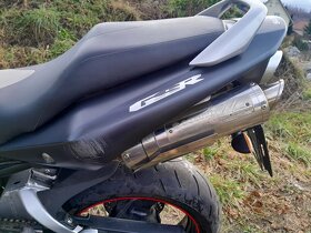 Suzuki gsr 600 - 19