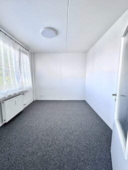 Pronájem pěkného bytu s úložnými prostory a lodžií v přímém  - 19
