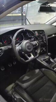VOLKSWAGEN VOLANT KARBON - PERFOROVANA KOŽA - BIELE ŠITIE - 19