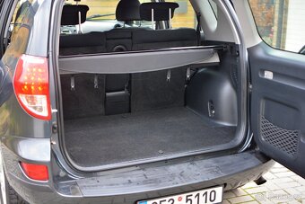 Toyota Rav4 2.2D 100kW, 4x4, SUV, Manual - 19
