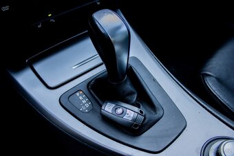 BMW Rad 3 325 d A/T /AJ NA SPLATKY/ - 19