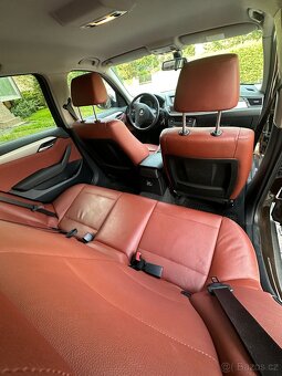 BMW X1 2,0D 130KW N47 Marrakesh brown, červená kůže - 19