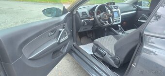 VW Sicirocco 2.0 TDI 110kw Dsg R-line interiér - 19