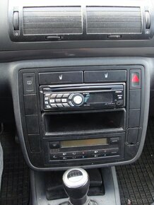 Seat Alhambra, 1.9 TDi, 84 KW, 7 míst, tažné zařízení - 19