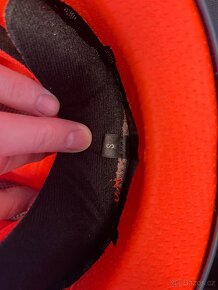 Prodám lyžařskou závodní přilbu Rossignol 2024 vel. S - 19