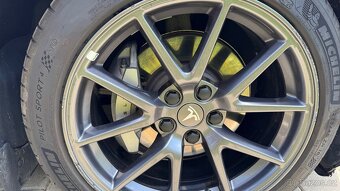 Tesla Model 3 SR+ refresh pouze 23tis km - 19