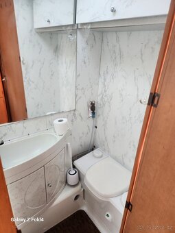 Na prodej: Dvouosý karavan LMC 570 – plně soběstačný, ideáln - 19
