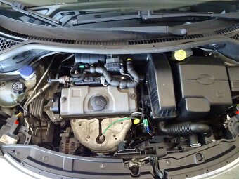 Peugeot 207 1,4 SW 54kW 2x kola, velice pěkný s pěknou výb. - 19