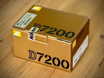 Nikon D7200 s příslušenstvím a objektivy - 19