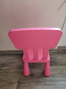 Ikea dětský set - stůl a 2 růžové židle - 19