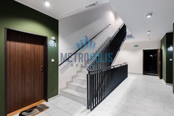 Luxusní byt 4+kk s balkóny, parkovacím stáním a výbornou obč - 19