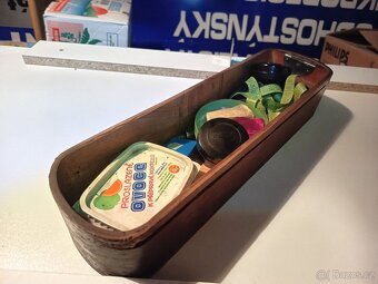 Šicí stroj Bobbin se starožitnou výbavou - 19