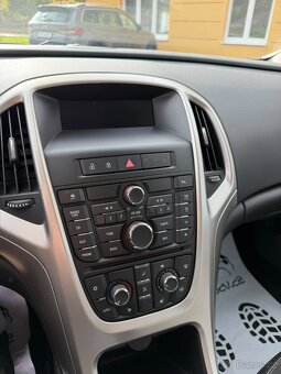 OPEL ASTRA J 1.4 T 103kW-2012-146.830KM-VÝHŘEV,AC-DOBRÝ STAV - 19