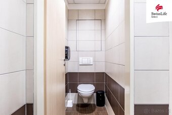 Pronájem kanceláře 119 m2 Lednická, Praha - 19