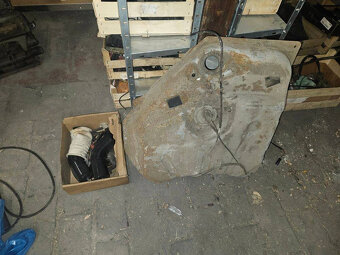 Ford Sierra - díly, volat - 19