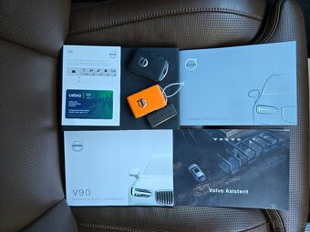 VOLVO V90 2,0 221kW B6 AWD 4x4 INSCRIPTION Auto 2021 ČR -DPH - 19