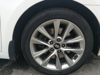 Hyundai i40 sedan, 1.7 crdi, 6st. manuál - 19