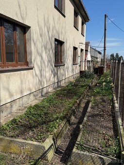 Prodej dvoupodlažního rodinného domu – Kožlany 2 samostatné - 19
