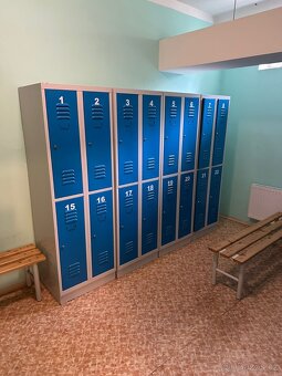 Vybavení fitness centra - posilovací stroje - 19