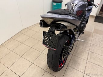 YAMAHA YZF - R1 - 19
