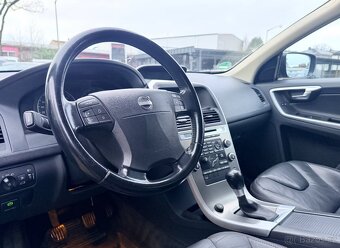 Volvo XC60 Kinetic AWD 2,4d 120kw - 19