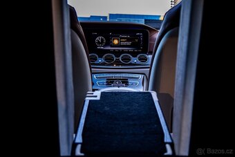 Mercedes-Benz E trieda Sedan 400 4MATIC A/T - 19