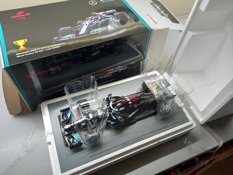 F1 MERCEDES W12 HAMILTON VÍTĚZ GP RUSKA 2021 SPARK 1:18 - 19