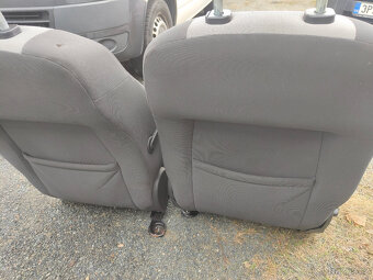 Sedačky, tapeci, koberec... Focus III - 19