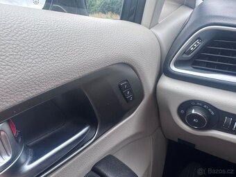 Chrysler Pacifica 3,6 L RU Čočka Adapttemp 2022 - 19