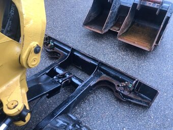 Caterpillar CAT 301.6 - 19