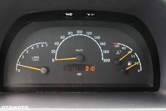Auto pre vozičkárov s rampou s ručným ovládaním - 19