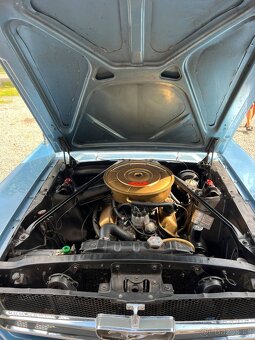 Ford Mustang Cabriolet z roku 1965 - 19