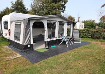 Prodám karavan Hobby 440 SF,r.v.2016 + mover + předstan. - 19