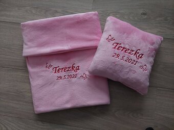 deka s výšivkou jména a obrázku na přání - více barev - 19